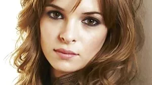 Το Babe υποχωρεί στο sex ellinika video Cock