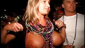Ο Paisley Porter απελευθερώνει το σιρινα βιντεο σεξ cumload σας