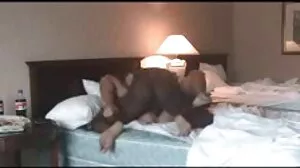 Η Slutty MILF ελληνικα βιντεο σεξ Sheena Ryder τρίβει την κλειτορίδα της