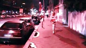 Η Khloe σεξ βιντεο με ωριμεσ Kapri γαμημένη στο κρεβάτι με τα φυσικά της βυζιά