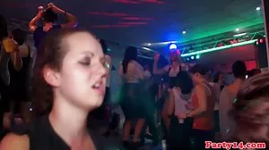 Scarlett και Anya Krey, Horny Teens Απολαμβάνουν Διαφυλετικό Τρεις βιντεο σεξ ωριμεσ